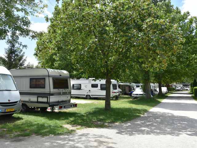 Wohnwagen im Lager Sá-Ra